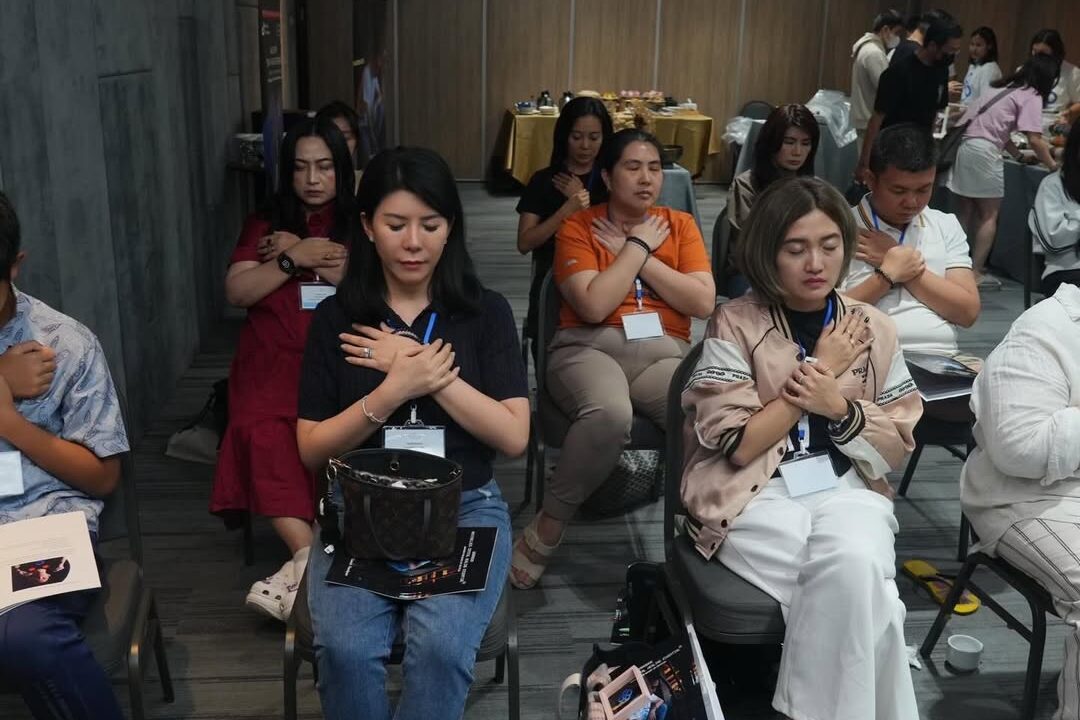 crystal-healing-essential-1